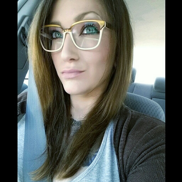 Meet your Posher, Julia - Picture 4 of 5